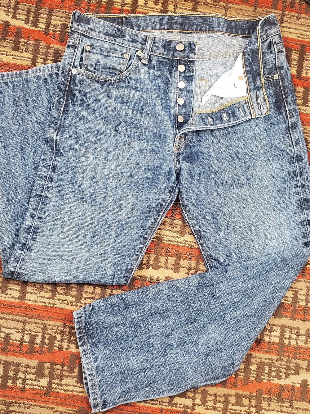 Levi's 501 Men's 33x32 Medium Blue Straight Leg Jeans